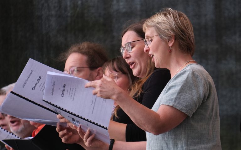 Notenheft zum Neumarktsingen anläßlich des Kulturfestes Chorfestival Chemnitz 30.08.2025, Foto: Claudia Hübschmann Notenheft zum Neumarktsingen anläßlich des Kulturfestes Chorfestival Chemnitz 30.08.2025, Foto: Claudia Hübschmann